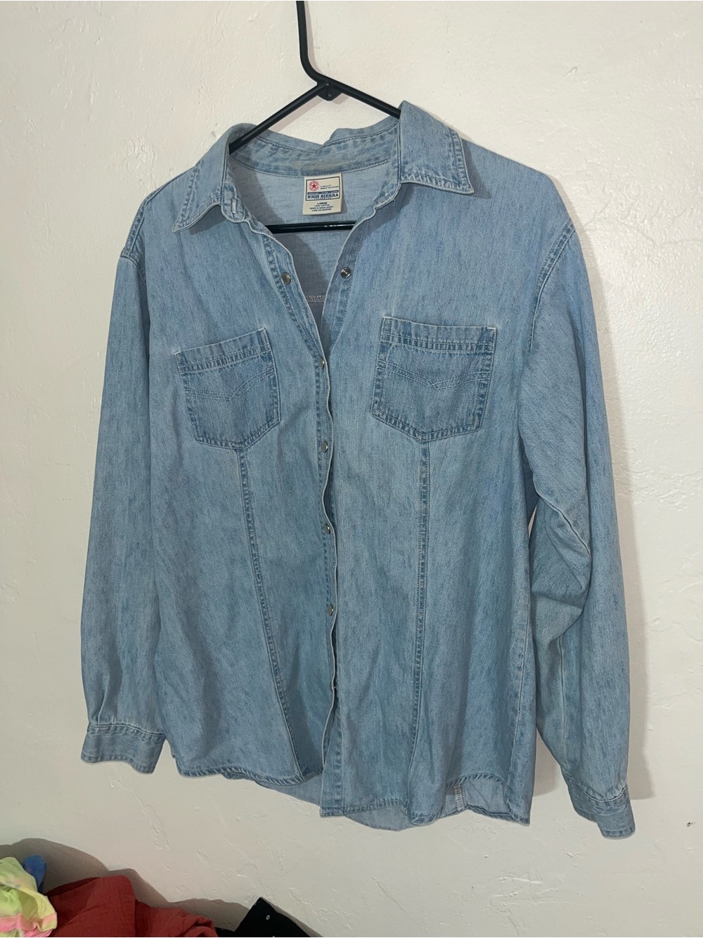 High Sierra Women’s Pearl Snap Light Wash Pocket Denim Jean Shirt 100% Cotton